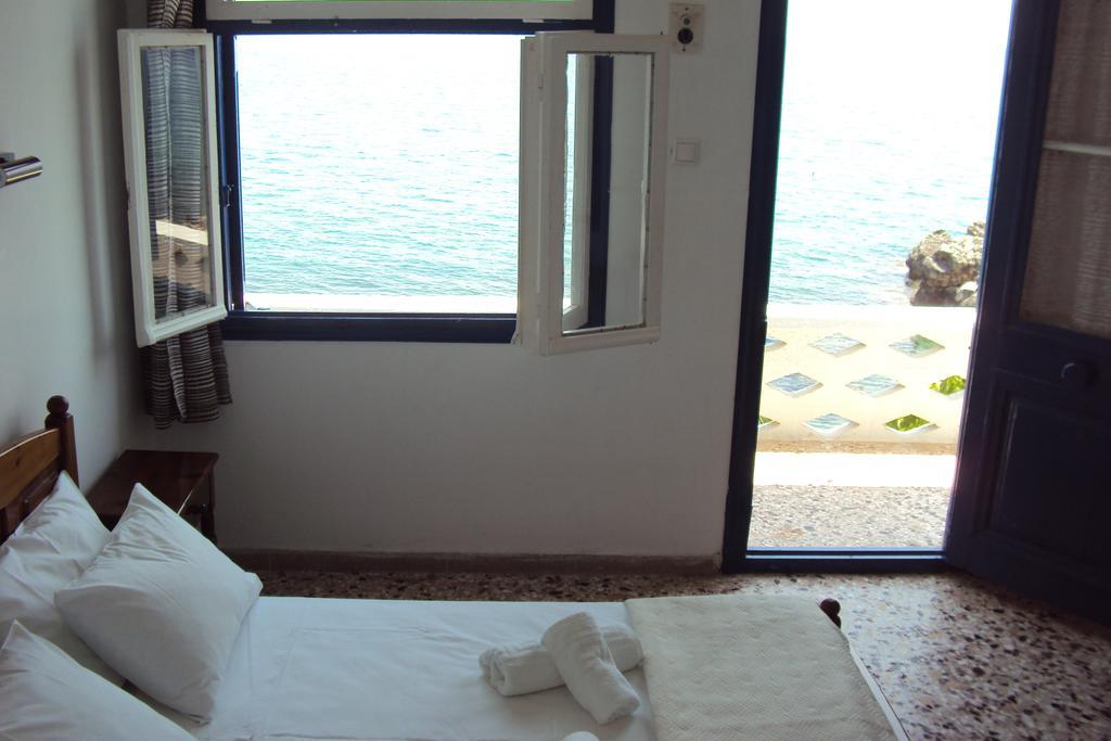 Chrisopetro Rooms Marathókampos Exterior photo